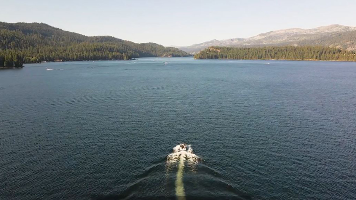 Image of a boat on a lake.